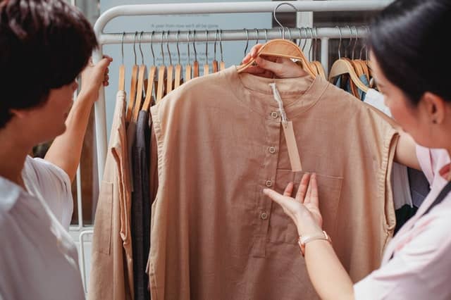 DHgate vs. Alibaba: Settling the Debate 6 Product variety and price