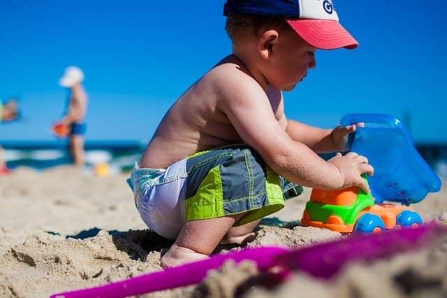 17 Popular Summer Items to Sell Online in 2022 5 Beach toys